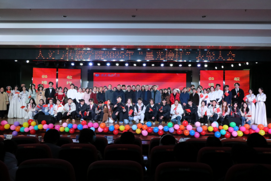 星光璀璨映文传，榜样力量启新程 ——英国365集团2025年“星光榜样”表彰大会顺利举办